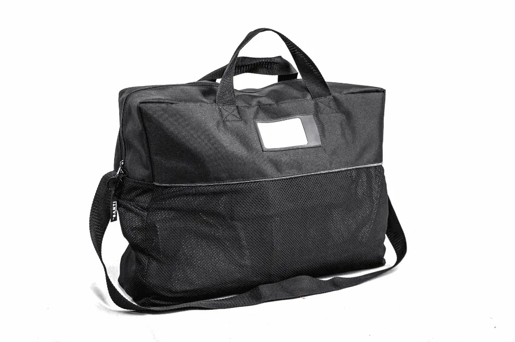 BZ420_bag_02_web.webp